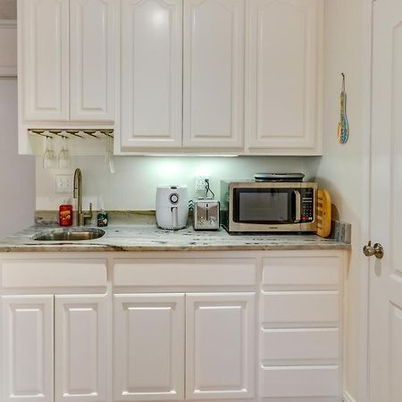 Gulf Breeze Vacation Rental For 2 With Pool Access! Ngoại thất bức ảnh