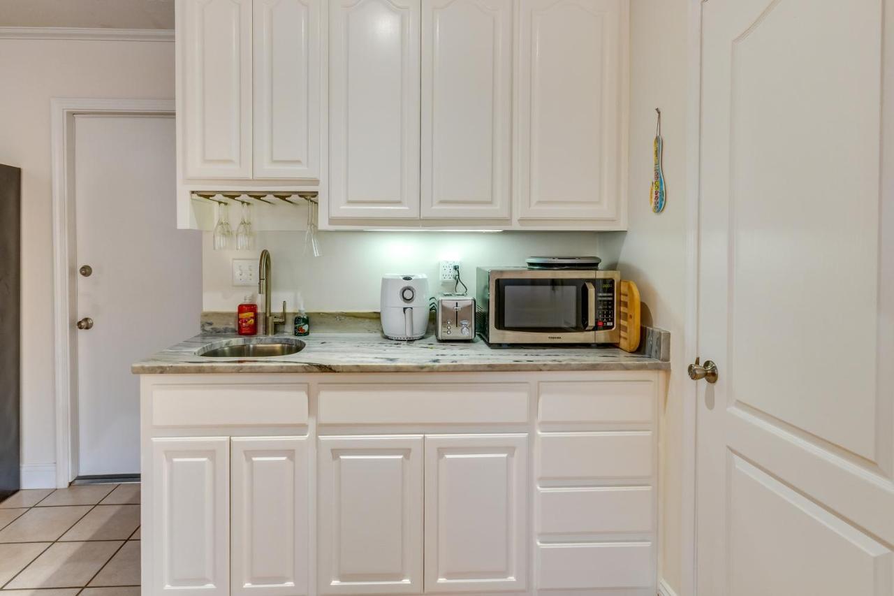 Gulf Breeze Vacation Rental For 2 With Pool Access! Ngoại thất bức ảnh
